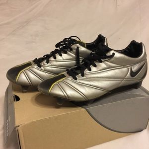 Used RARE Nike Match Mercurial R9 SG 11 collectors